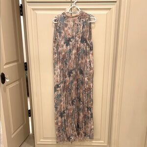 Elegant Sleeveless Floral Maxi Dress